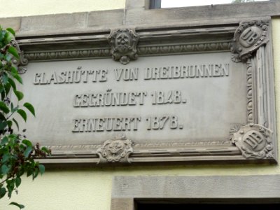 Troisfontaines (Moselle) dessus de porte, Glashütte von Dreibrunnen