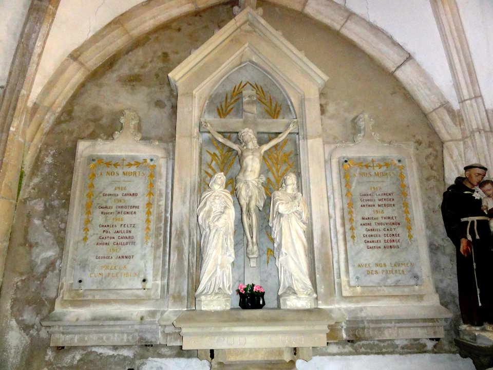 Troussey (Meuse) église Saint-Laurent calvaire avec plaques monument aux morts