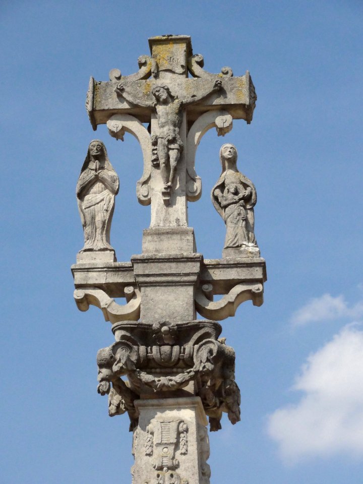 Troussey (Meuse) Croix du parvis, croix recto