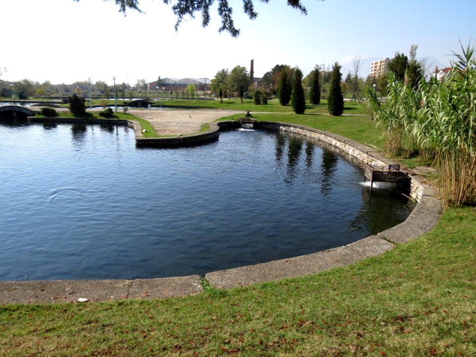 Trofta fish farm in Istog - 2012 - 04