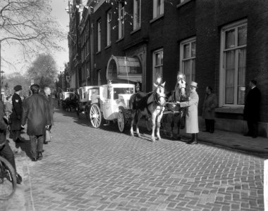 Trouwkoetsjes weer terug in Amsterdam, Bestanddeelnr 917-0657