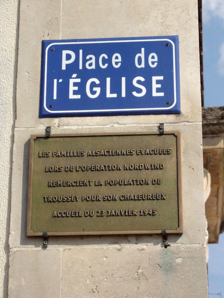 Troussey (Meuse) Place de l'Église memorial Alsaciens évacués