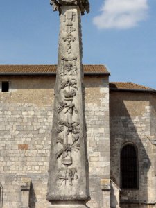 Troussey (Meuse) Croix du parvis, stèle latéral