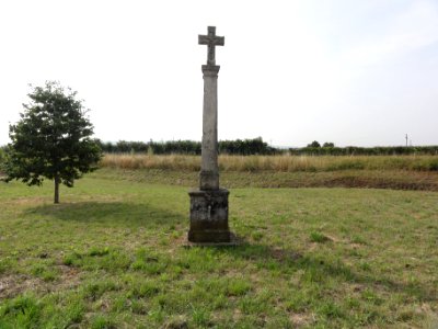 Troussey (Meuse) Croix de chemin A, croix et stèle recto