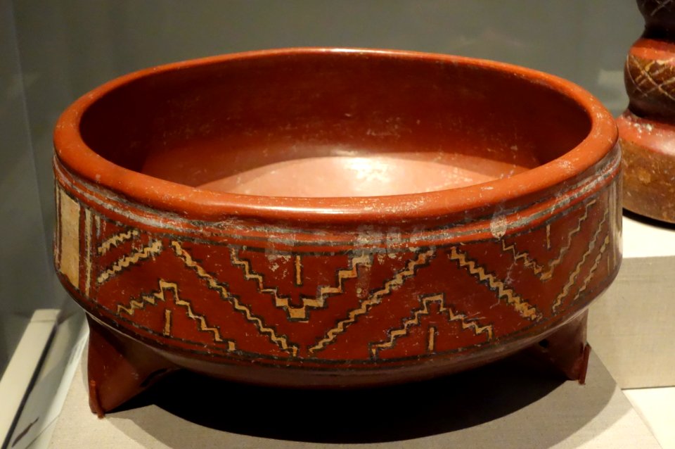 Tripod bowl, Mexico, Chupicuaro, 300 BC to 1 AD, earthenware and pigment - De Young Museum - DSC00524