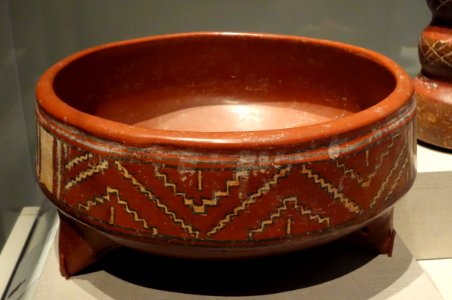 Tripod bowl, Mexico, Chupicuaro, 300 BC to 1 AD, earthenware and pigment - De Young Museum - DSC00524