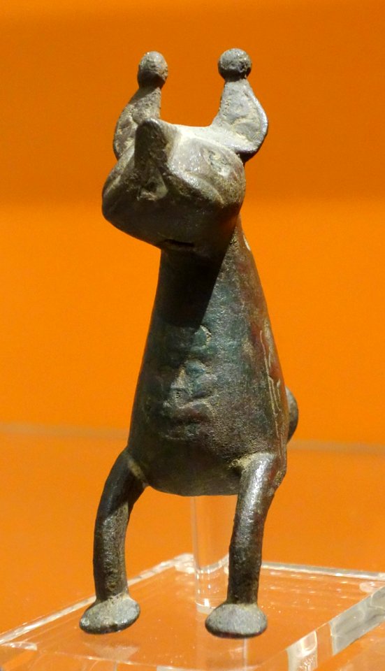 Tripod leg in the form of a cheetah, Iran, 11th-12th century, bronze - Royal Ontario Museum - DSC04647