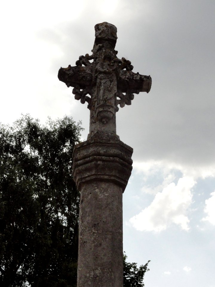 Trouville-Alliquerville (Seine-Mar.) croix de cimetière verso