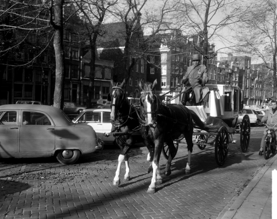 Trouwkoetsjes weer terug in Amsterdam, Bestanddeelnr 917-0656