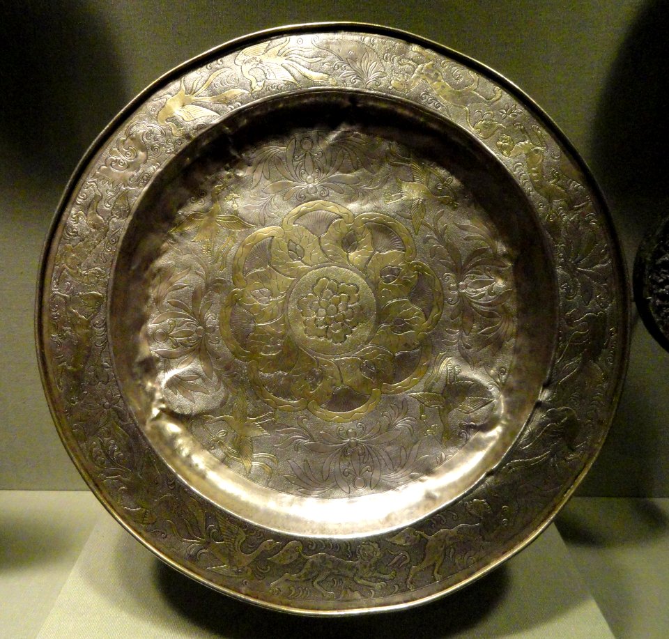 Tripod Offering Plate, China, Tang dynasty, c. 8th-9th century AD, engraved silver with partial gilding - San Diego Museum of Art - DSC06463