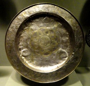 Tripod Offering Plate, China, Tang dynasty, c. 8th-9th century AD, engraved silver with partial gilding - San Diego Museum of Art - DSC06463