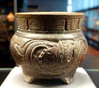 Tripod vessel - Classic Maya - Ethnological Museum, Berlin - DSC00740