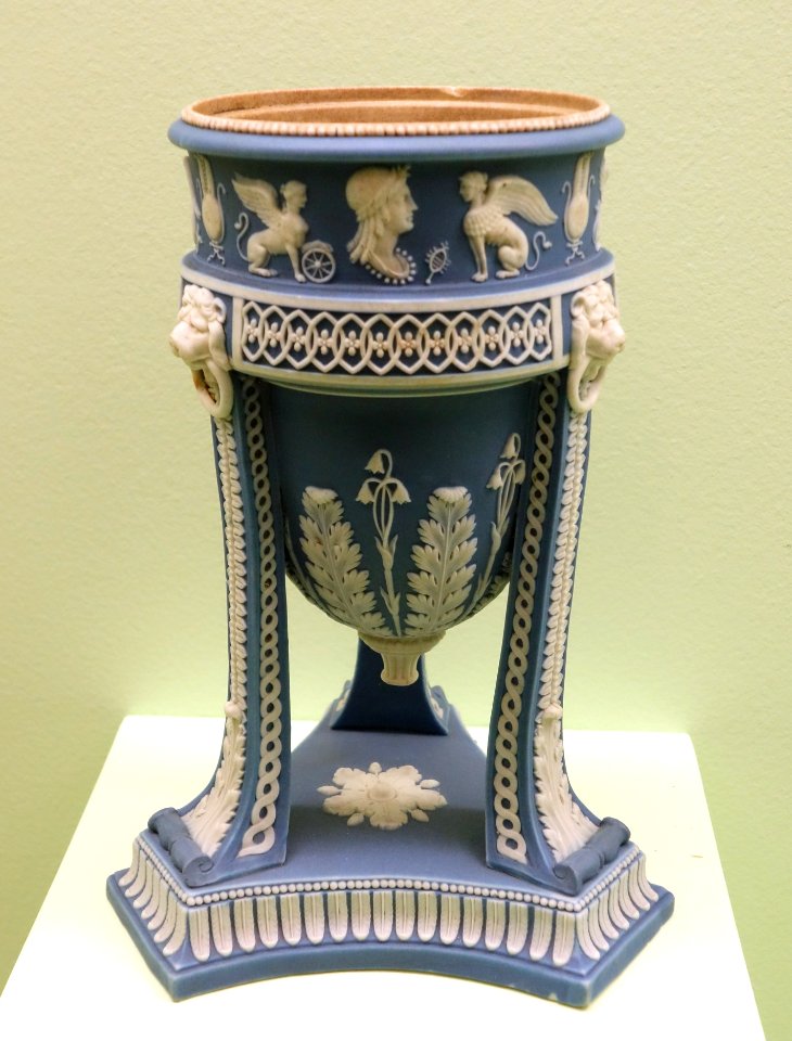 Tripod Vase - Wedgwood, c. 1805 - Brooklyn Museum - DSC09038