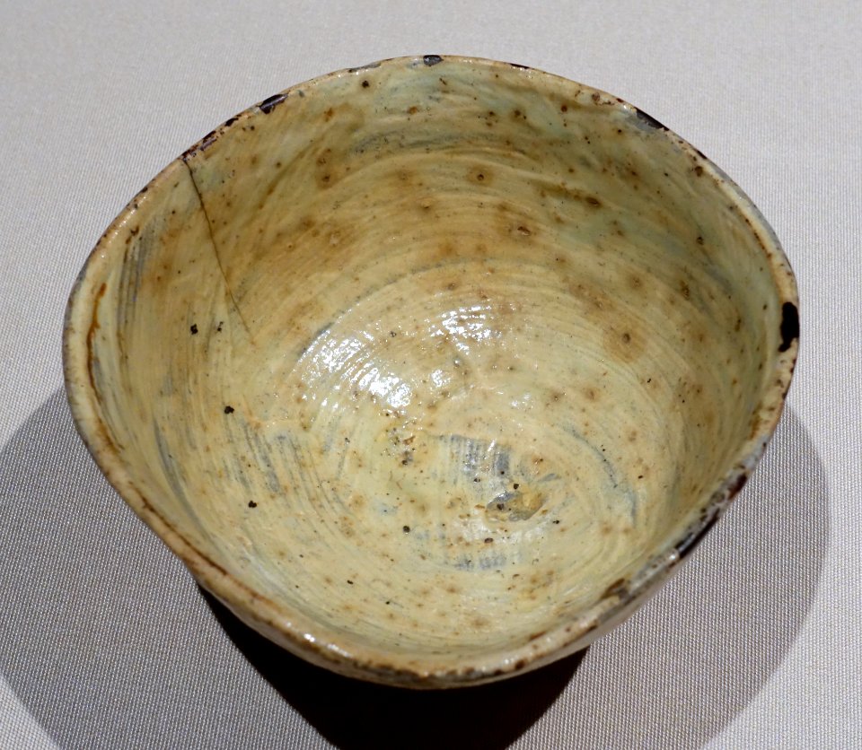 Tripod tea bowl with brush marks, known as 'Izutsu', Korea, Joseon dynasty, 1500s-1600s AD, ceramic - Tokyo National Museum - Tokyo, Japan - DSC08062