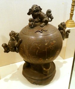 Tripod, Kinh ethnic group, Bac Ninh province, bronze with three-metal carving - Vietnam National Museum of Fine Arts - Hanoi, Vietnam - DSC05241