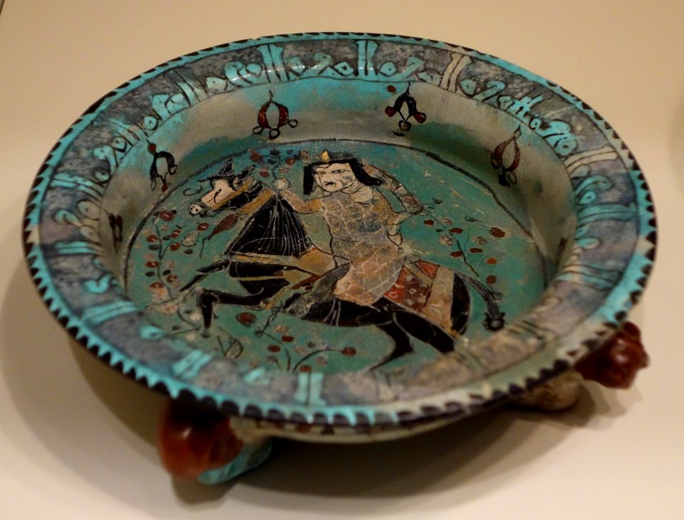 Tripod dish with horsemen, Mina'i ware,Central Iran, Seljuk period, late 12th or early 13th century AD, earthenware with polychrome enamels and gold over turquoise glaze and colors - Cincinnati Art Museum - DSC04008
