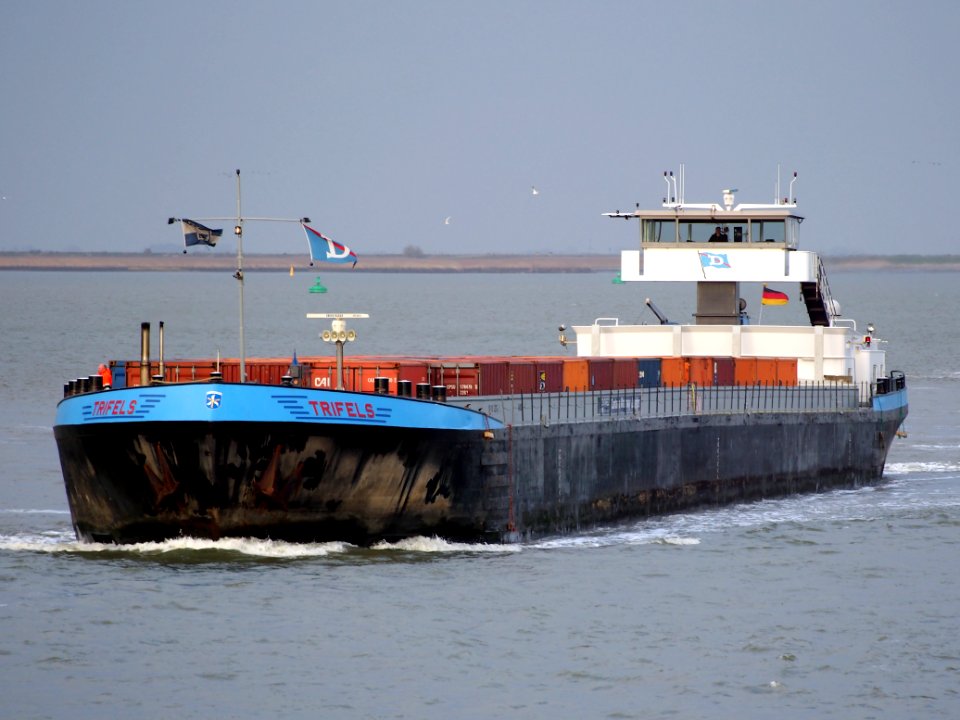 Trifels (ship, 2000) ENI 04608390, Port of Antwerp pic 7