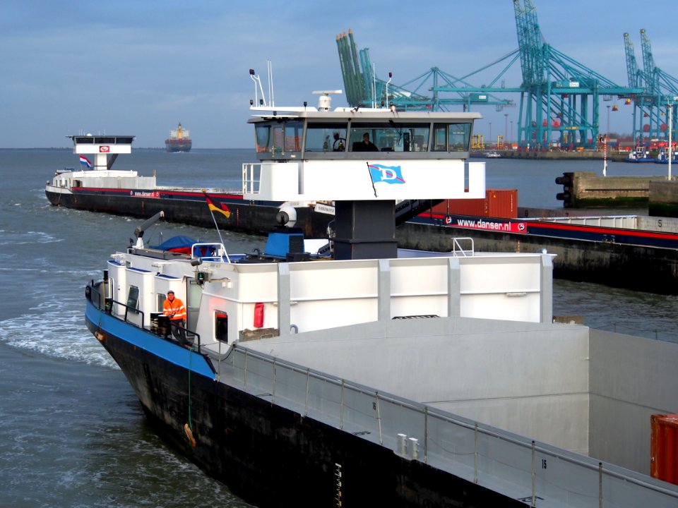 Trifels (ship, 2000) ENI 04608390, Port of Antwerp pic 4