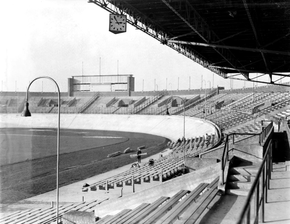 Tribune van het Olympisch Stadion in Amsterdam, Bestanddeelnr 252-0402