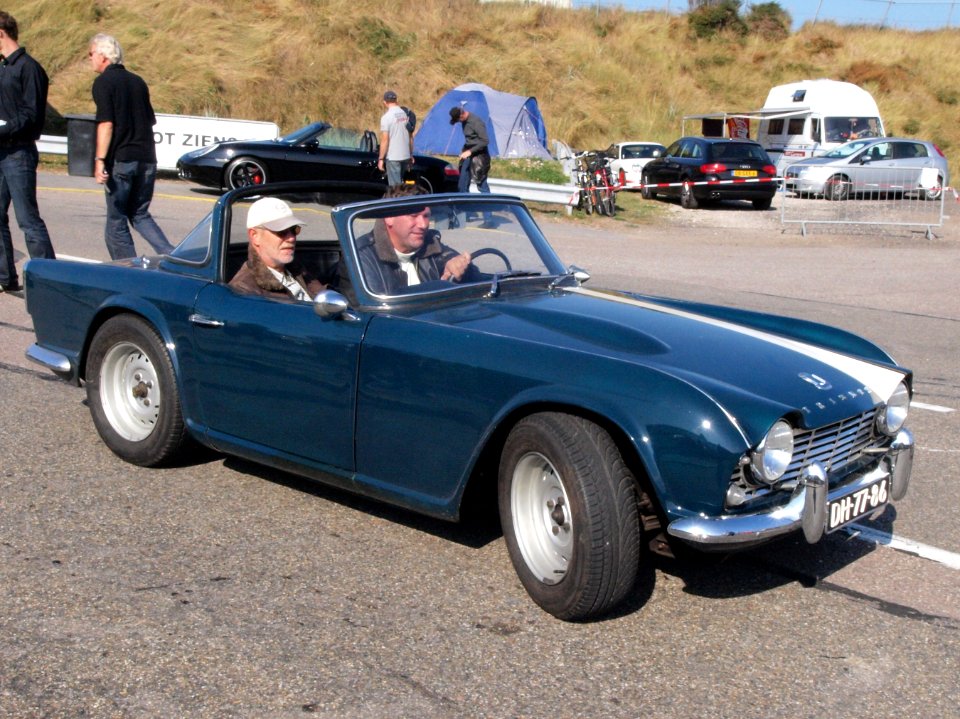 Triumph TR 4 dutch licence registration DH-77-86 pic1