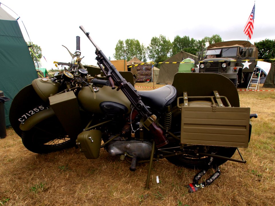 Triumph WO3-SW Armoured Bren gun carrier replica pic3