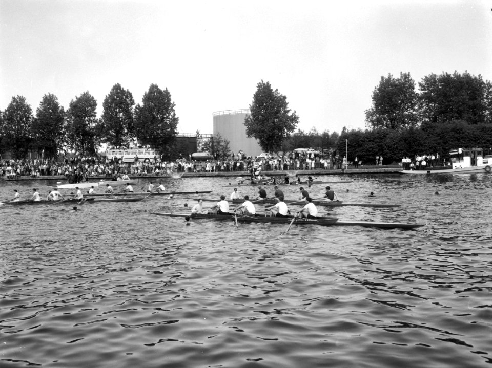 Triton wint Varsity op Amsterdam Rijnkanaal bij Jutphaas overzicht na de finish,, Bestanddeelnr 916-4704