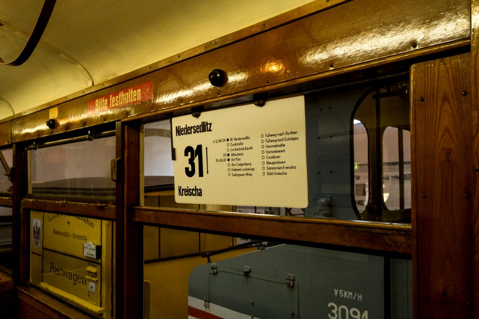 Triebwagen 240 005-8 (854) Detail - Straßenbahnmuseum Dresden (2)