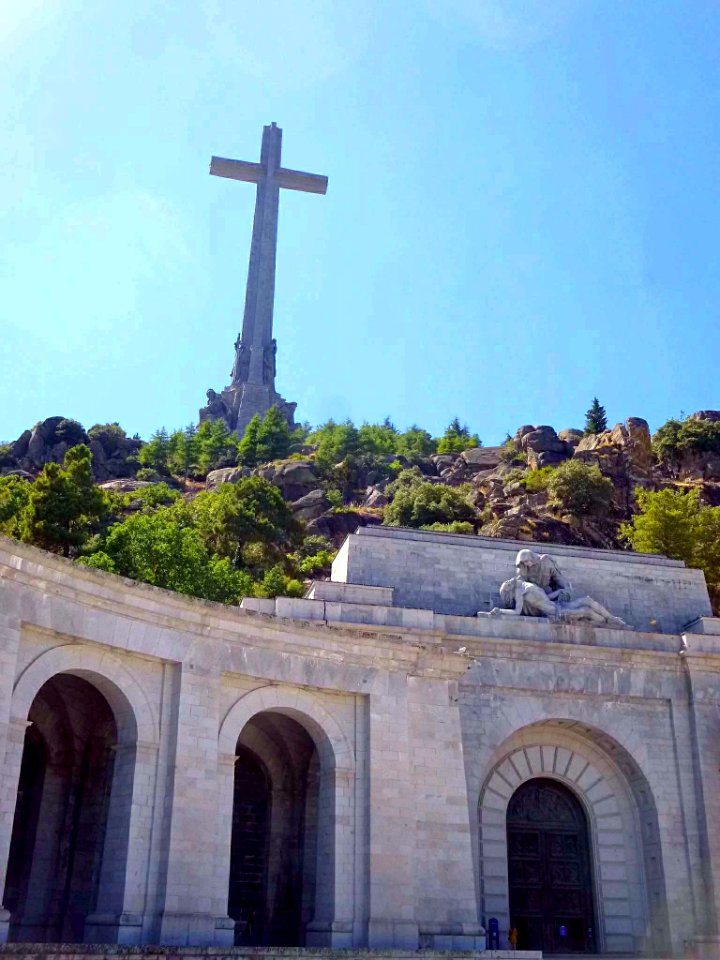 Valle de los Caídos - Frontis porticado de la Basílica 04