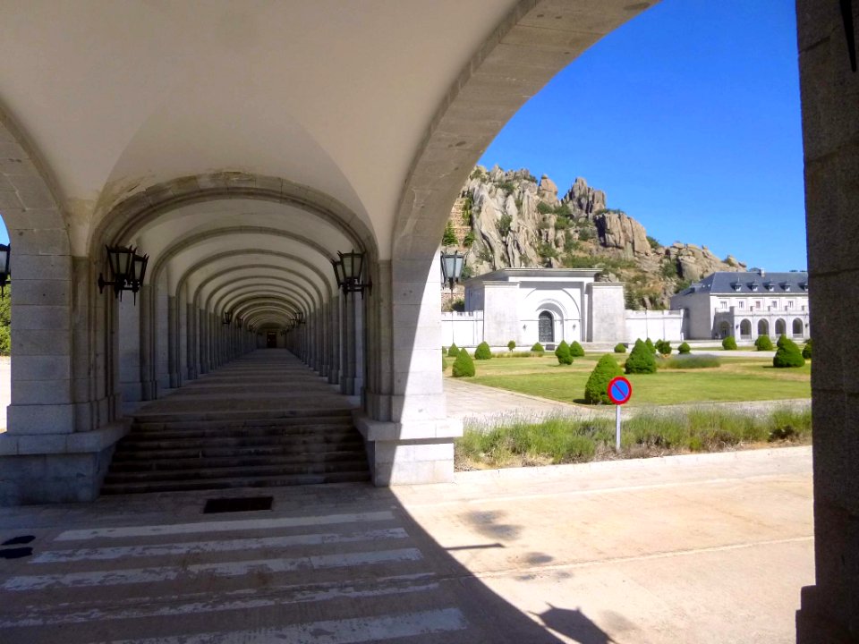 Valle de los Caídos - Galerías del claustro de la Abadía 04