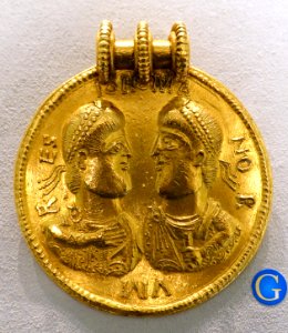 Valentinianus I and Valens, emperor on horseback, perhaps German imitation, c. 370 AD - Bode-Museum - DSC02731