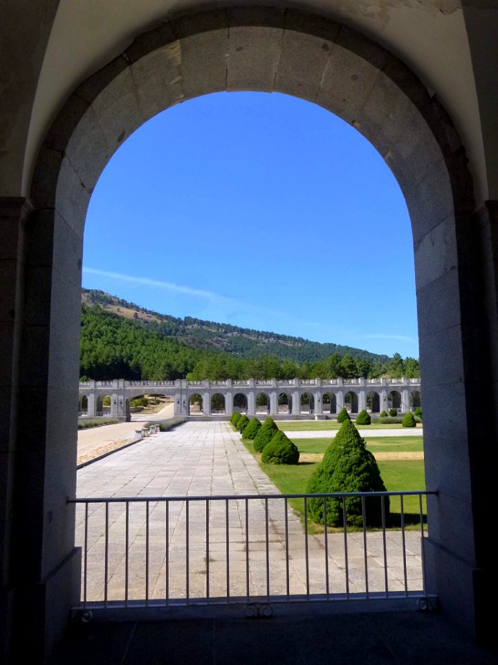 Valle de los Caídos - Galerías del claustro de la Abadía 09