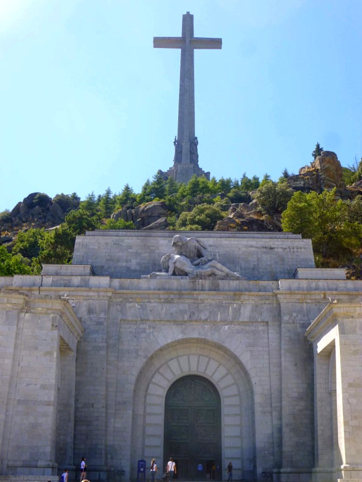 Valle de los Caídos - Frontis porticado de la Basílica 05
