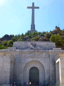 Valle de los Caídos - Frontis porticado de la Basílica 05