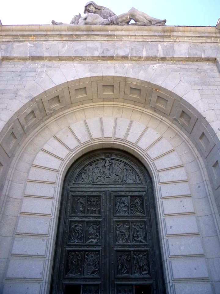 Valle de los Caídos - Puerta de la Basílica 1