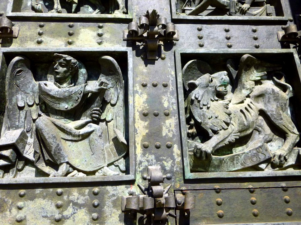Valle de los Caídos - Puerta de la Abadía 04