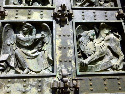Valle de los Caídos - Puerta de la Abadía 04