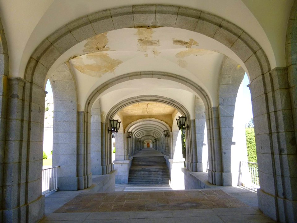 Valle de los Caídos - Galerías del claustro de la Abadía 08