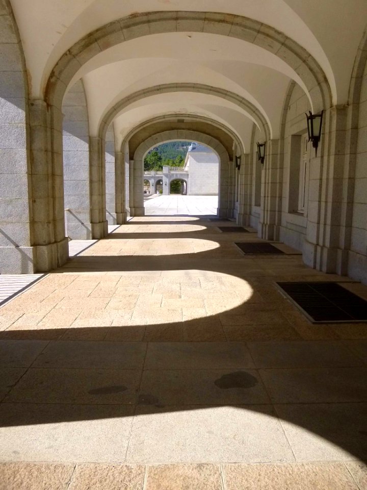 Valle de los Caídos - Galerías del claustro de la Abadía 01
