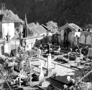 Vallemaggia Kerkhof tijdens Allerheiligen, Bestanddeelnr 254-4813