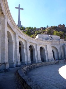 Valle de los Caídos - Frontis porticado de la Basílica 11