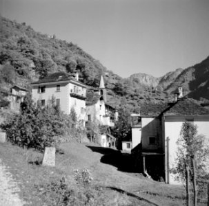 Vallemaggia Dorpje op een heuvel, Bestanddeelnr 254-4885