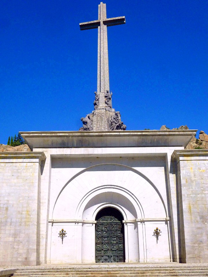 Valle de los Caídos - Puerta de la Abadía y Cruz Monumental 1