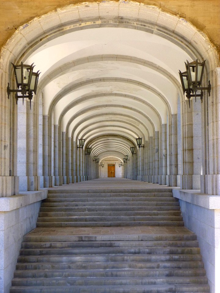 Valle de los Caídos - Galerías del claustro de la Abadía 12