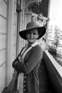 Valery op een balkon in Amsterdam, Bestanddeelnr 928-1233