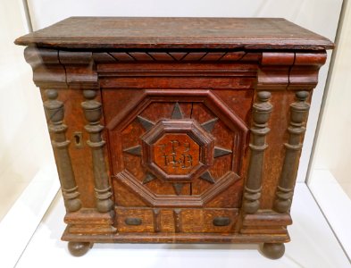Valuables cabinet for Joseph and Bathsheba Pope, by James Symonds, Salem MA, 1679, oak, maple, iron, paint - Peabody Essex Museum - DSC06902