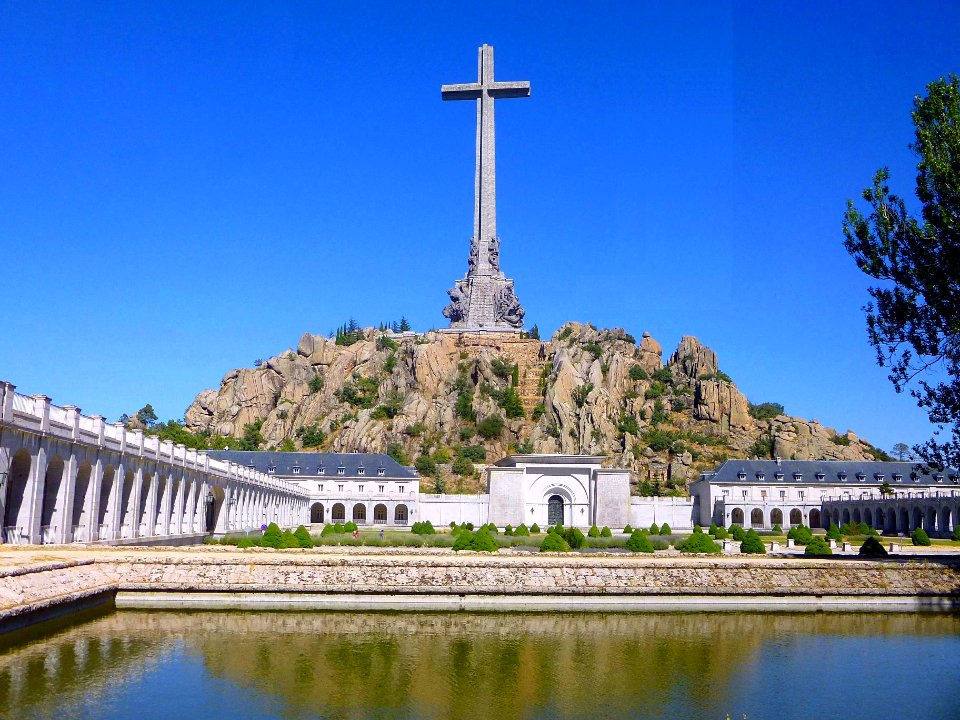 Valle de los Caídos - Claustro de la Abadía y Cruz Monumental 3
