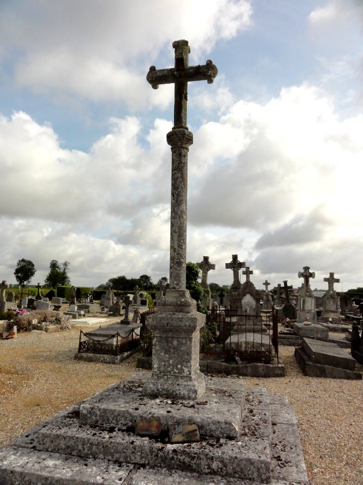 Valliquerville (Seine-Mar.) croix de cimetière