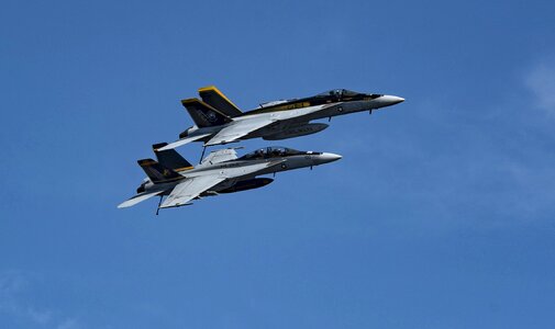 F a-18e super hornet f a-18f super hornet aircraft carrier