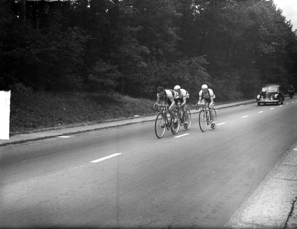 Van links naar rechts A. van Gers, W. van Est en W. Wagtmans, Bestanddeelnr 904-2181