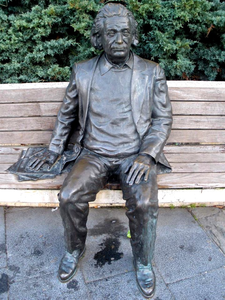 Valladolid - Museo de la Ciencia. Estatua de Albert Einstein